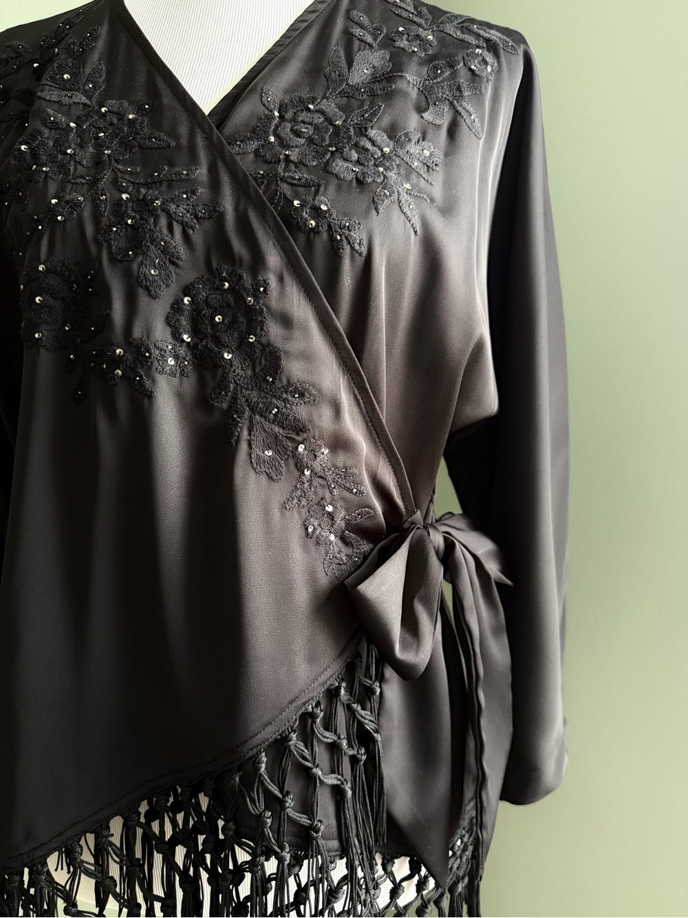 Zara Embroidered Fringe Wrap kimono style Top in Black Size Medium Like new